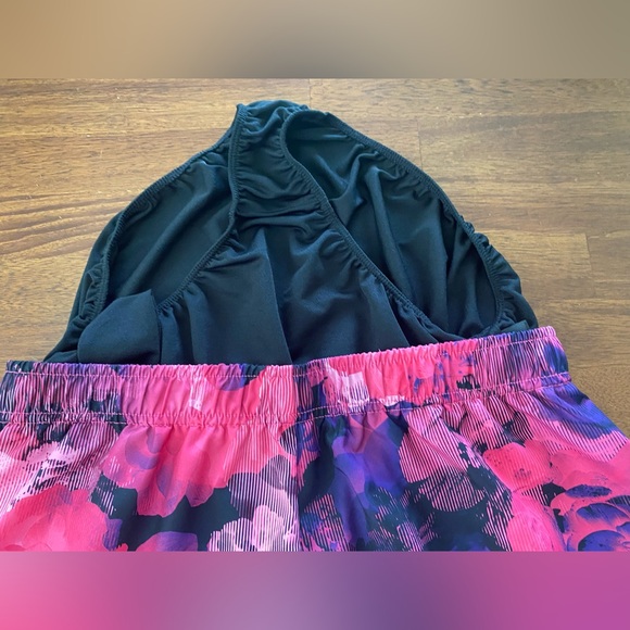 Womens Xersion shorts, size medium. - Picture 3 of 6